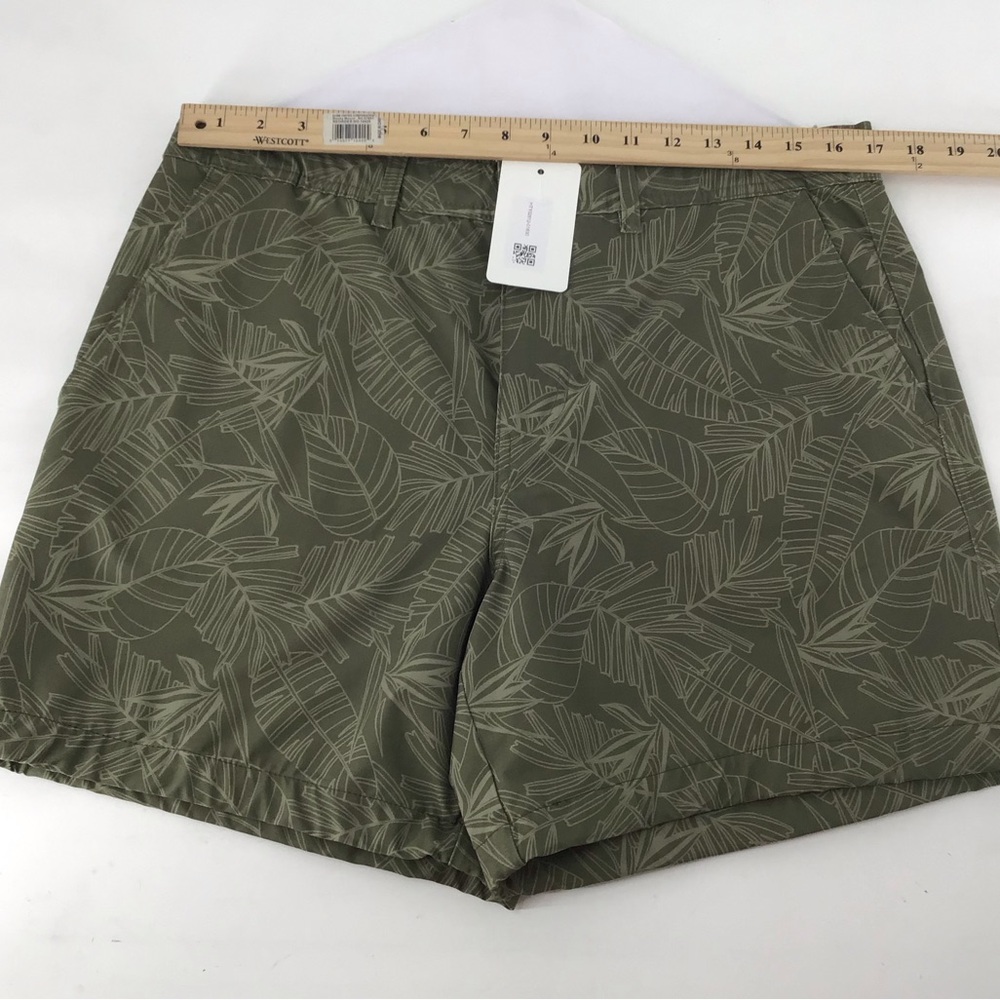 Goodfellow & Co Leaf Patterned Green Shorts - image 3
